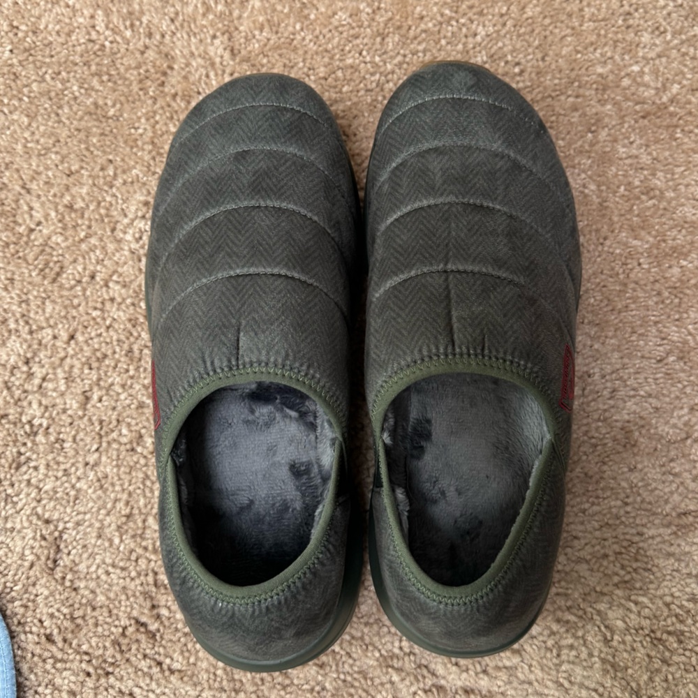 NWOT Rossignol Unisex Winter Slippers, Size 9